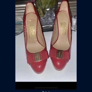 100% authentic Ferragamo Red pumps 👠👠